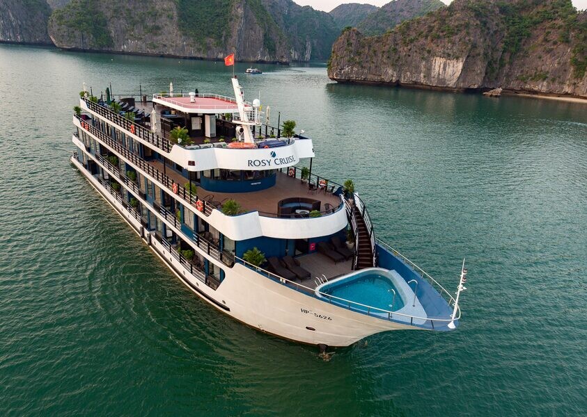 Du thuyền ngủ đêm Rosy