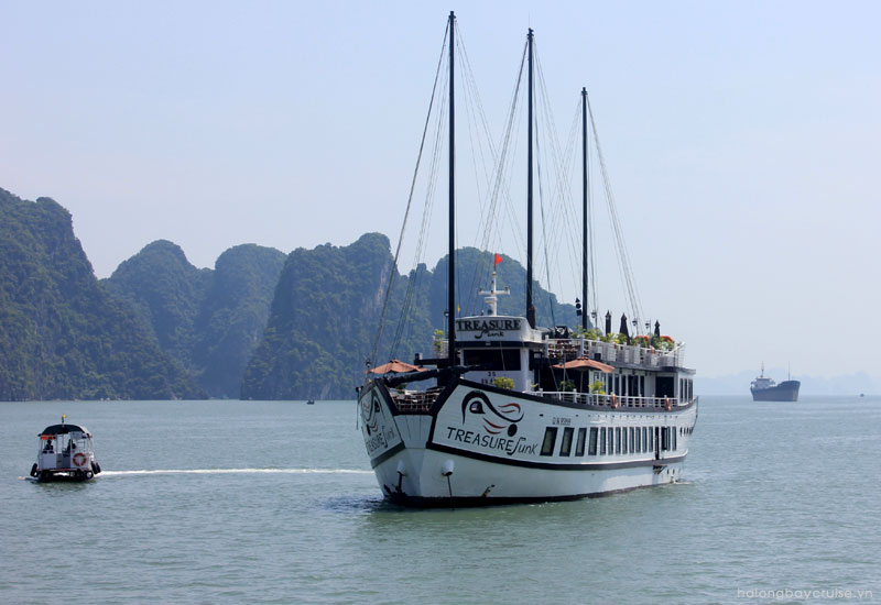 Du Thuyền Treasure Junk