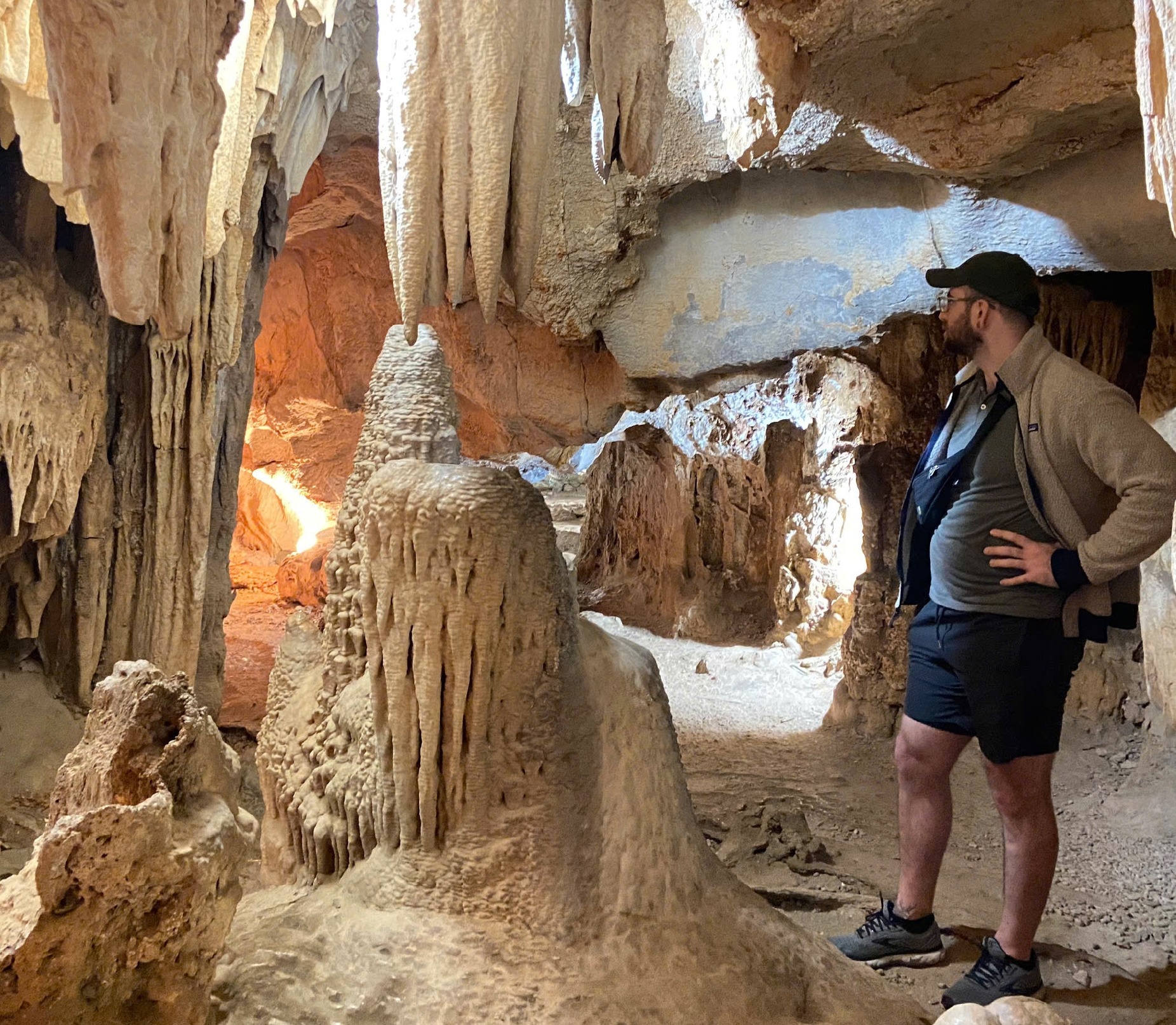 Thạch nhũ trong hang Cỏ